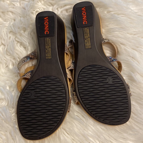 VIONIC Sandals size 8 BNWOT please see all photos adjustable stripes - Picture 4 of 16